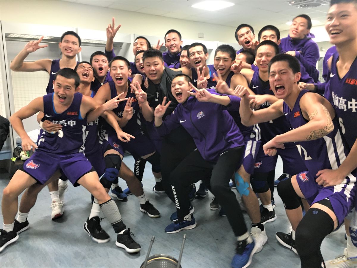 ▲HBL12強賽，南湖高中晉級後在休息室歡呼慶祝。（圖／鍾東穎攝 ,2019.12.29）