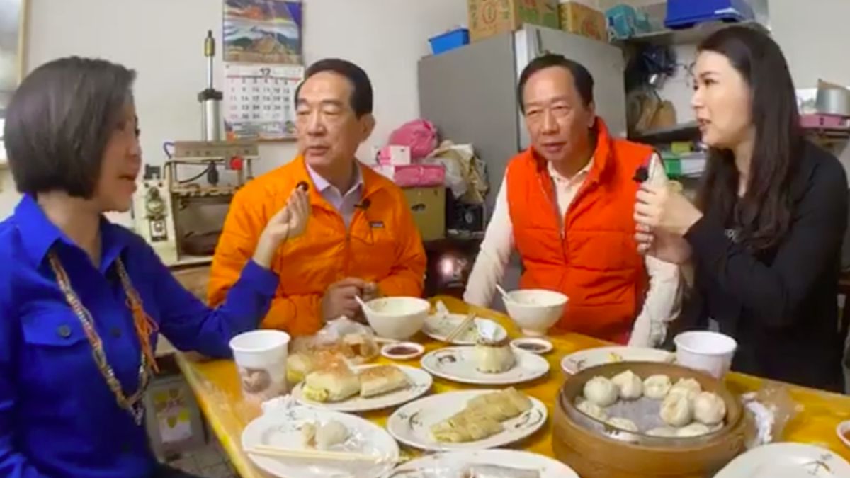 ▲親民黨總統候選人宋楚瑜、鴻海創辦人郭台銘、宋競辦發言人于美人30日一起直播吃早餐。（圖／翻攝自郭台銘臉書, 2019.12.30）