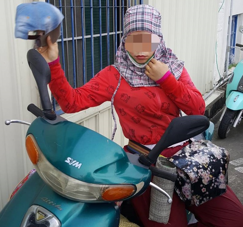 ▲逾期居留長達7年多的外僑阿玉，意圖假冒年輕的表妹身份逃避盤檢，還是遭識破。（圖／移民署提供）