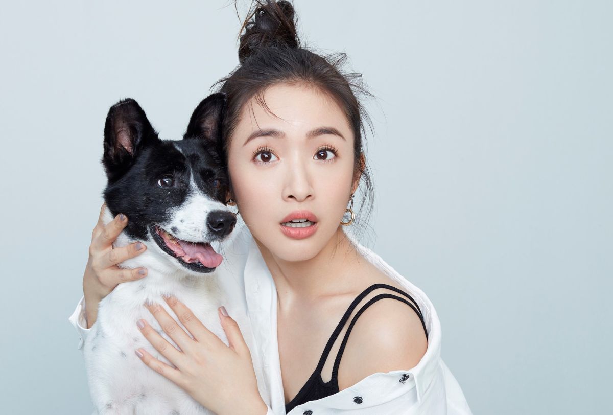 ▲林依晨難得「低胸性感」。（圖／周子娛樂）