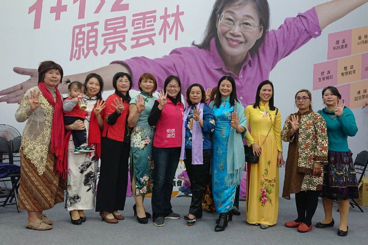 ▲新住民姊妹為謝淑亞加油打氣。（圖／記者洪佳伶攝 ,2019.12.30）