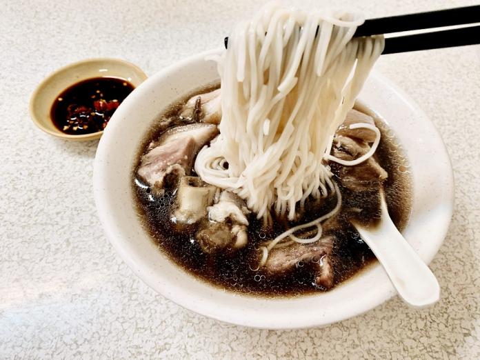冷冷的冬天,不妨跟著「『熊比登』美食地圖」,來碗香氣四溢的熱湯。