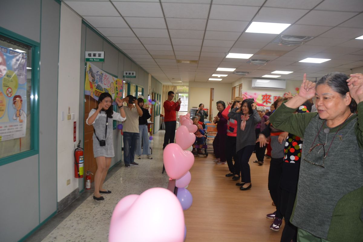 ▲在動態的有氧舞蹈中，讓長輩們得身心舒活。（圖／記者郭政隆攝影2019.12.31）