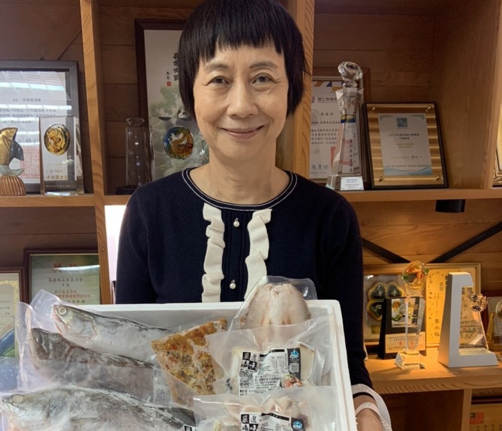 ▲高雄市政府海洋局與永安區漁會推出年年有魚新春高雄海味福袋商品，內容包括鱸魚、石斑等。(圖／記者黃守作攝，2019.12.31) 