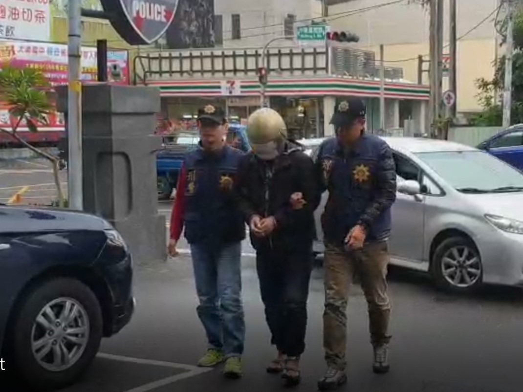▲警方將陳嫌查緝到案。（圖／記者郭政隆擷取於民眾提供影片）