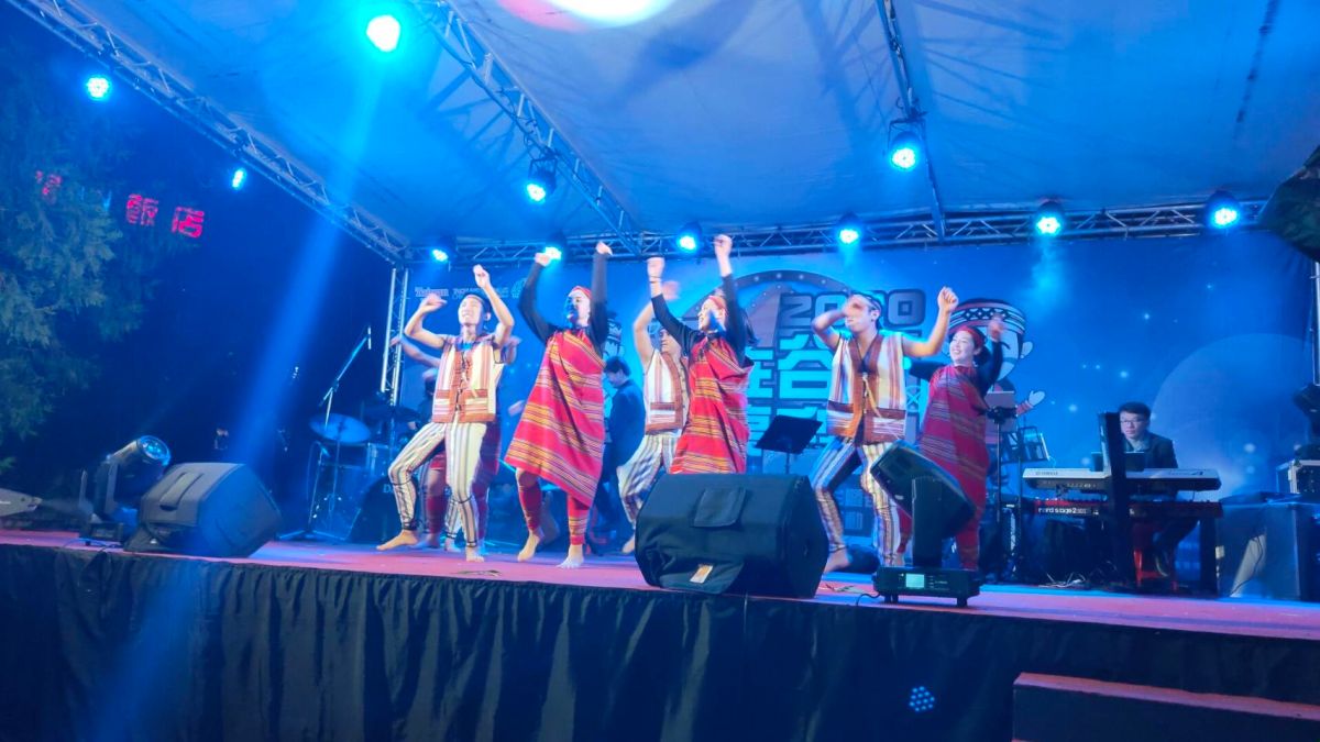 ▲全台最高的跨年晚會今晚在梨山舉辦，民眾在歌舞歡樂中迎新送舊。（圖／和平區公所提供）