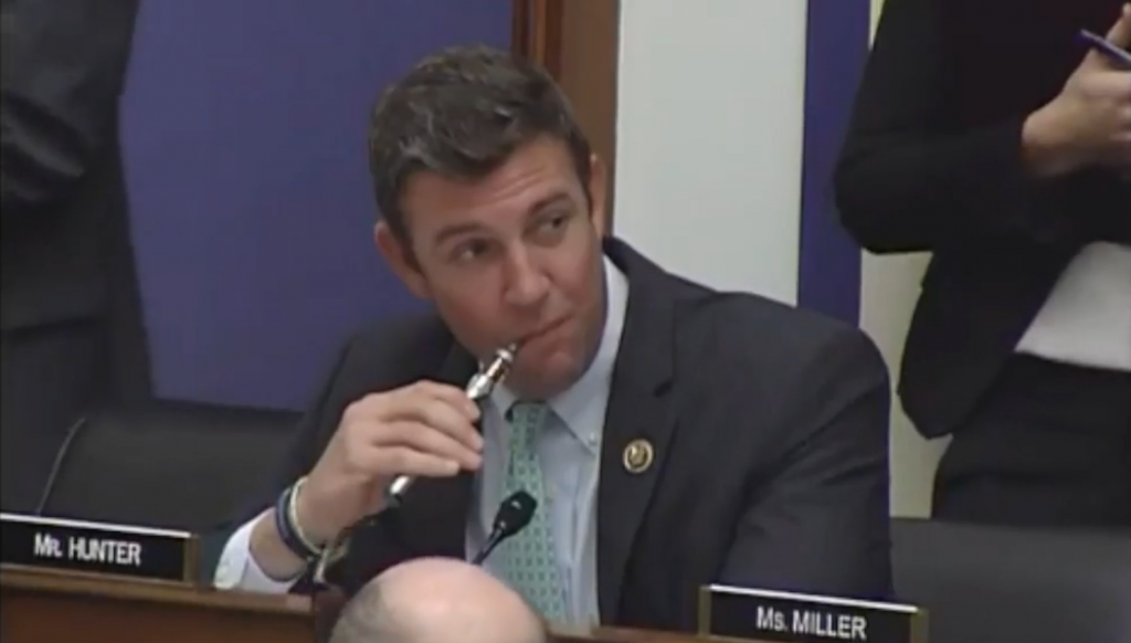 美國共和黨眾議院議員鄧肯·亨特（中）（圖／翻攝自Gamespot）