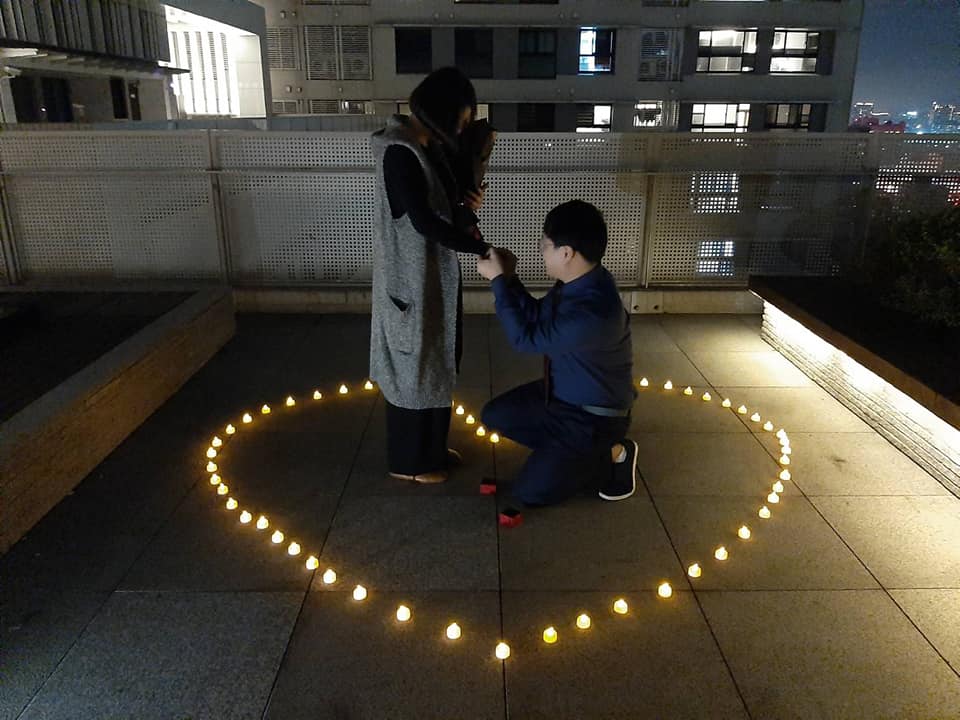 台灣蟲王Sen在聖誕夜求婚成功。   圖：翻攝Sen粉專