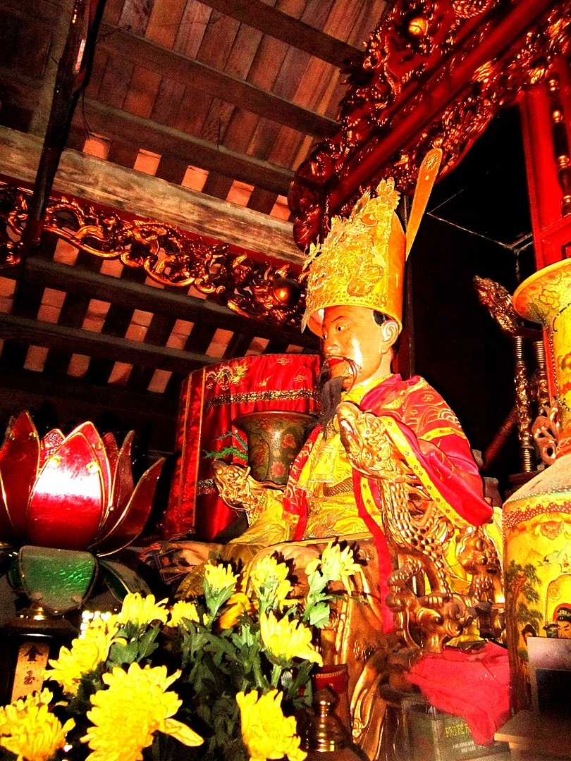 越南當地廟宇的吳權神像。（圖／WIKI圖庫，Bùi Thụy Đào Nguyên攝）