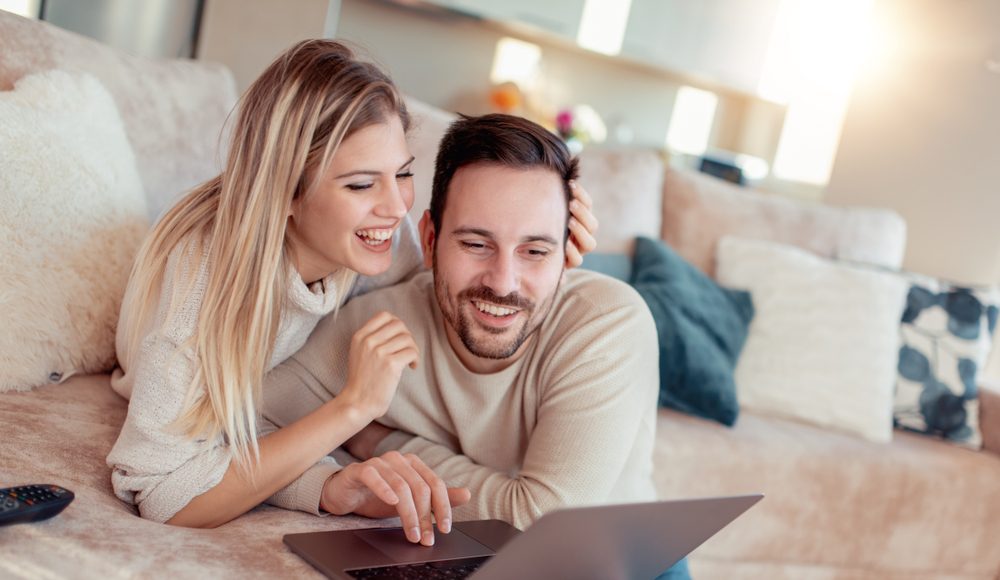  ▲夫妻更像是一個共同體，共同組織一個家庭，共同為彼此的未來努力。（圖／Shutterstock）