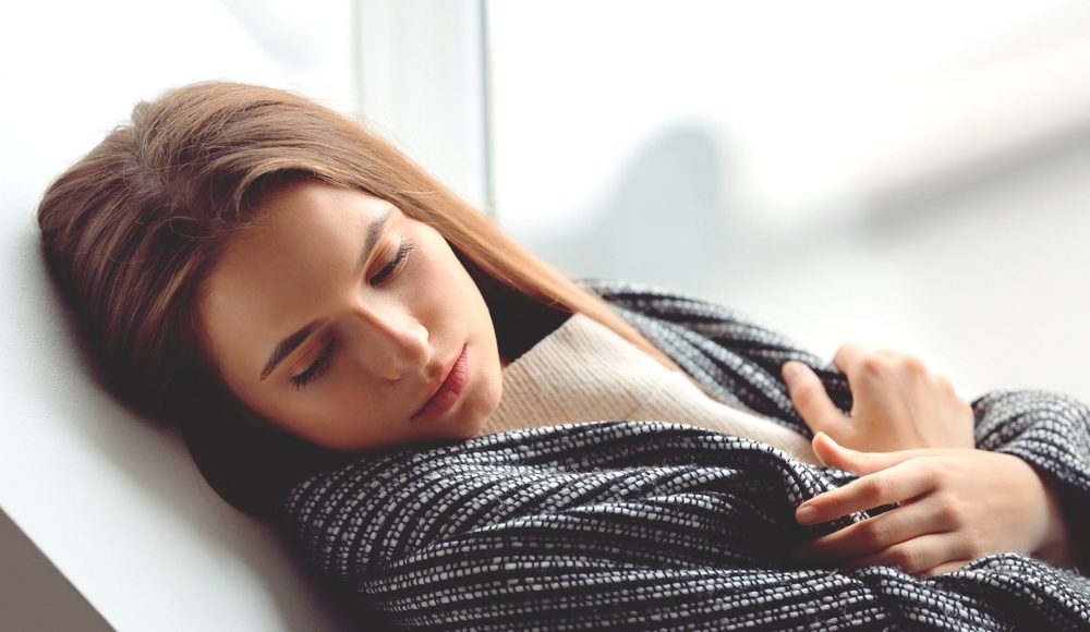  ▲活在不好也不壞的時代，要忙碌已不需太多理由，我們就別用更多的明天，來哀悼失去的昨天了。（圖／Shutterstock）