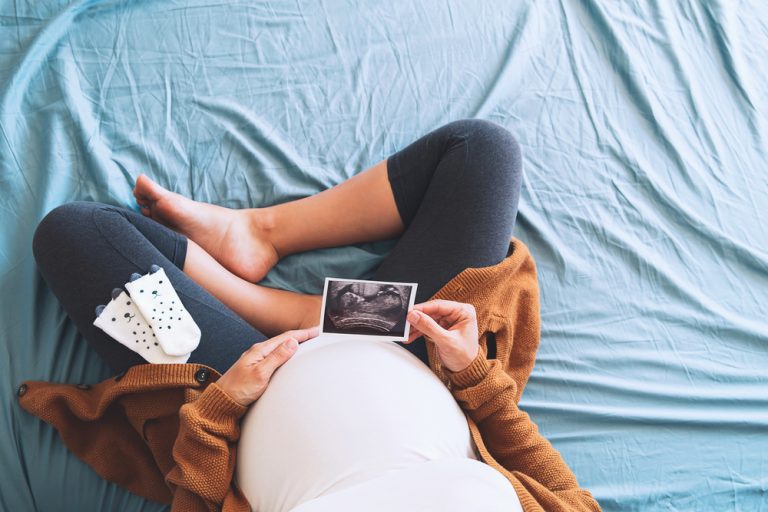  ▲懷孕後，哪些事情不宜做？聽聽看醫師怎麼說。（圖／Shutterstock）