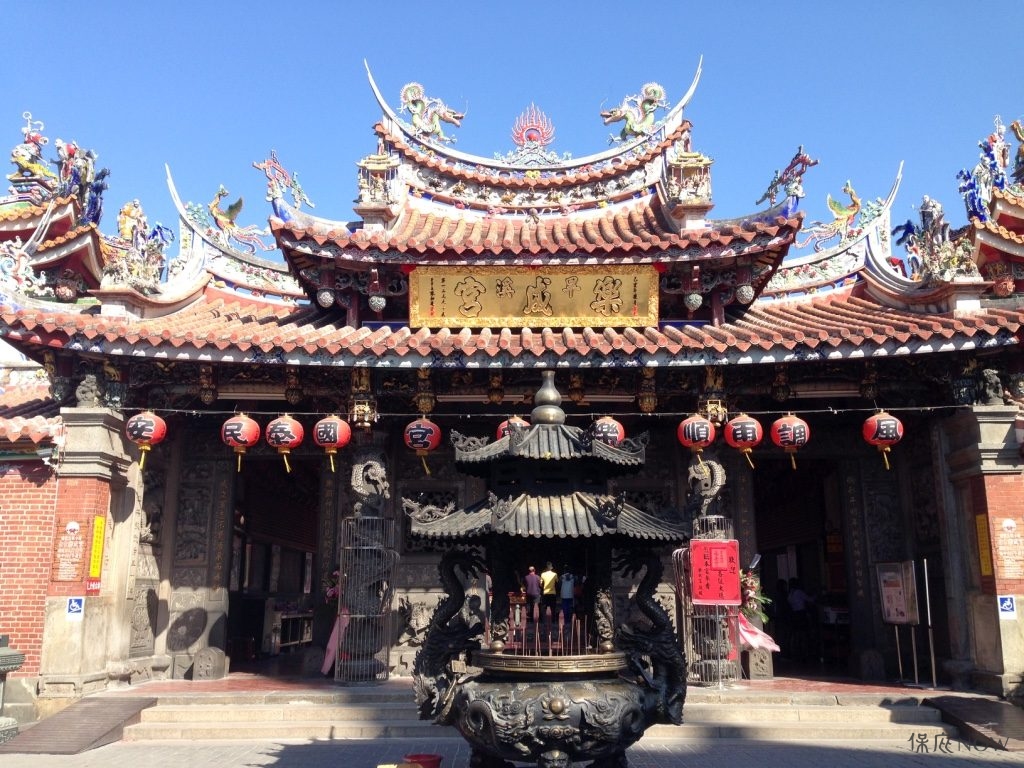 ▲七夕情人節求桃花好姻緣，網友熱議最靈驗的「全台6大月老廟」排行洗牌，受封「復合聖地」的台中樂成宮，成功讓信徒嫁好門，擠下「台北霞海城隍廟」、「台北艋舺龍山寺」奪下冠軍。（圖／記者連宜方攝）