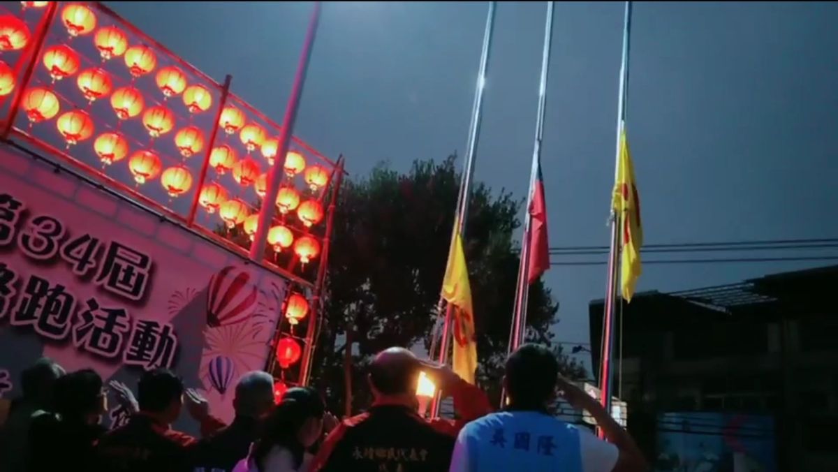 ▲永靖鄉公所於109年1月1日清晨6點於鄉公所前廣場，舉辦109年永靖鄉第34屆元旦升旗典禮。（圖／記者陳雅芳攝，2020.01.01）