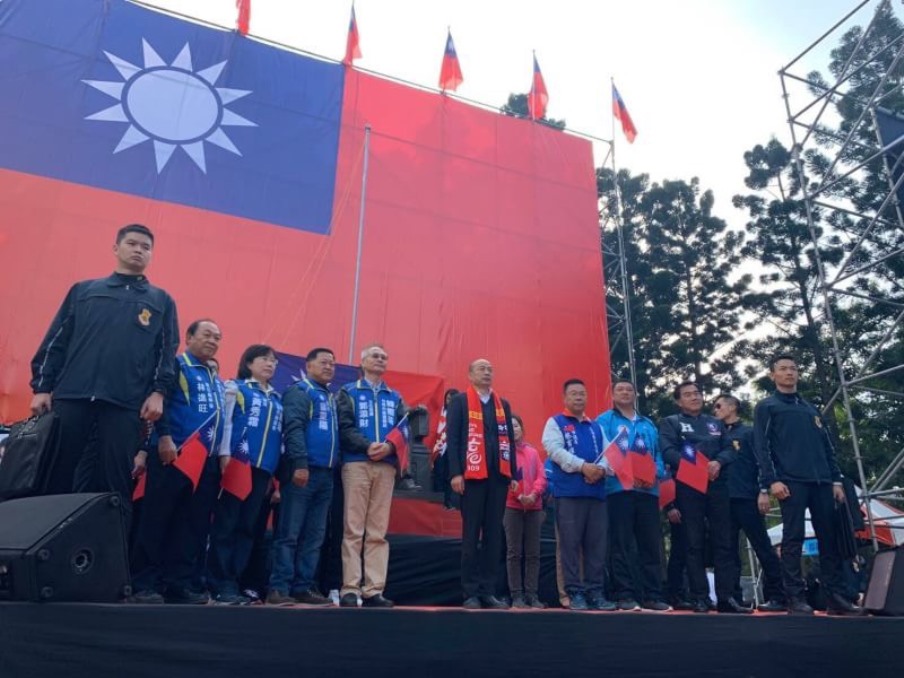 ▲韓國瑜到台南公園參加2020元旦升旗。（圖／韓國瑜競選總部）