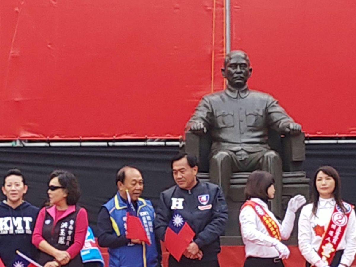 ▲前台南議長李全教（右三）涉議長選舉賄選案，更二審判處９個月有期徒刑，褫奪公權３年。（圖／台南英德競總）