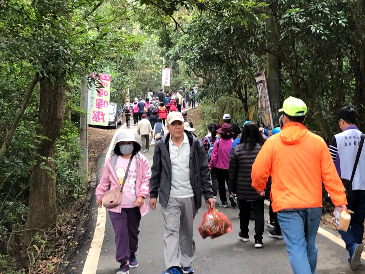 ▲員林市公所於元旦舉全民健走活動，沿員南路與藤山步道健走，抵達鳳天宮後，從臥龍坡步道下坡返程，全長約5.4公里。（圖／記者陳雅芳攝，2020.01.01）