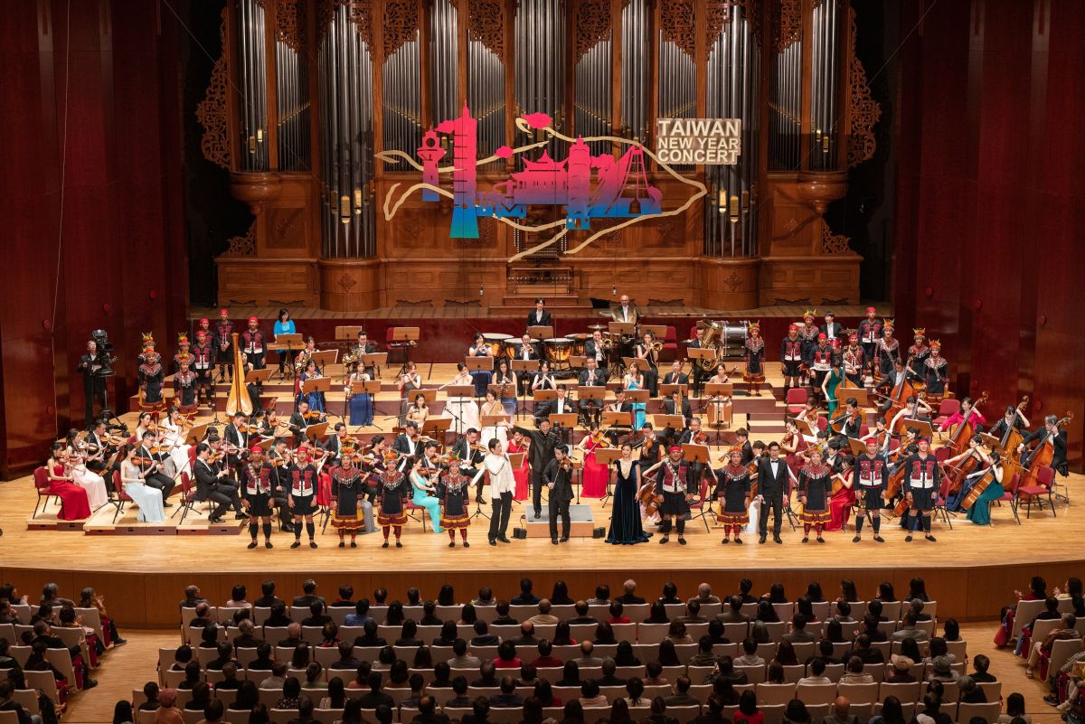 ▲灣聲樂團後援會會長同時也是2020新年音樂會共同製作人施振榮，領軍《臺灣的聲音 新年音樂會》元旦在國家音樂廳圓滿落幕。(圖／施振榮辦公室提供)