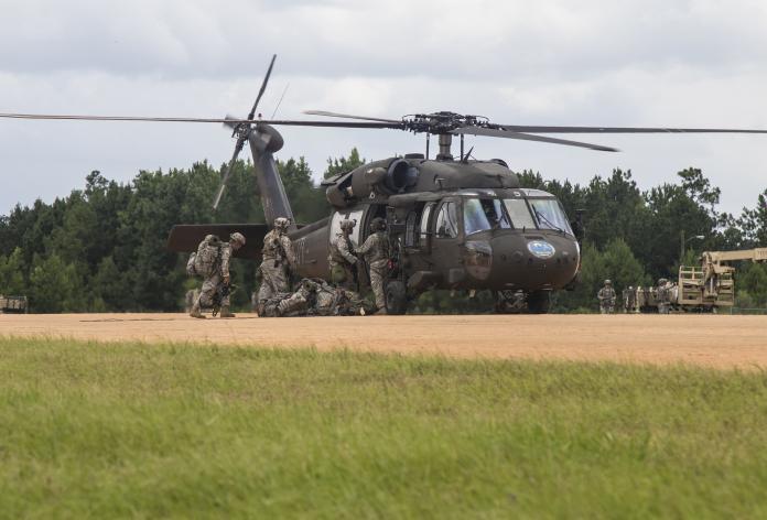 黑鷹直升機去年才成軍　成陸軍新戰力
