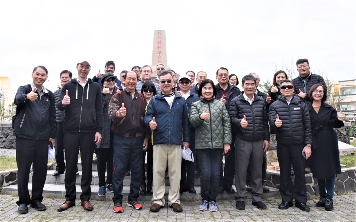 ▲2020年是澎湖「文旅年」，縣府第一個上班日賴峰偉率領縣府一級主管，走訪澎湖歷史上的四大戰役的遺址。（圖／澎湖縣政府提供，2020.01.02）