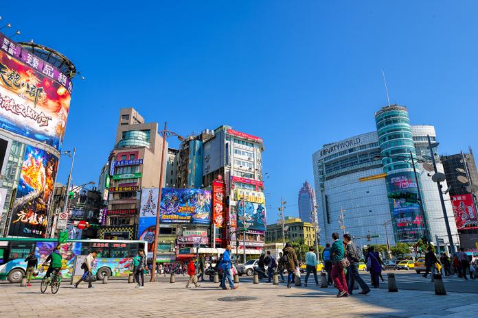 ▲原 PO 表示在西門町的大賣場，看到許多韓國旅客。（圖／取自交通部觀光局）