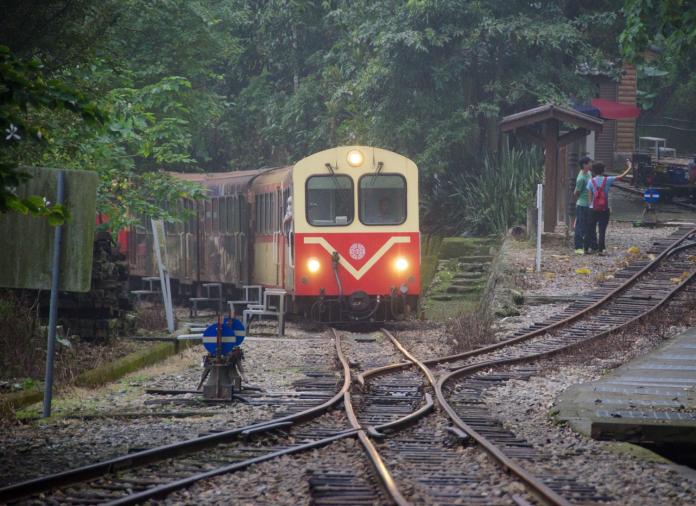 ▲今（28）日上午，中南部雨勢不斷，尤其是雲林、嘉義、台南，阿里山林鐵宣布，今日全線預警性停駛。（圖/林鐵及文資處提供，2020.01.03）