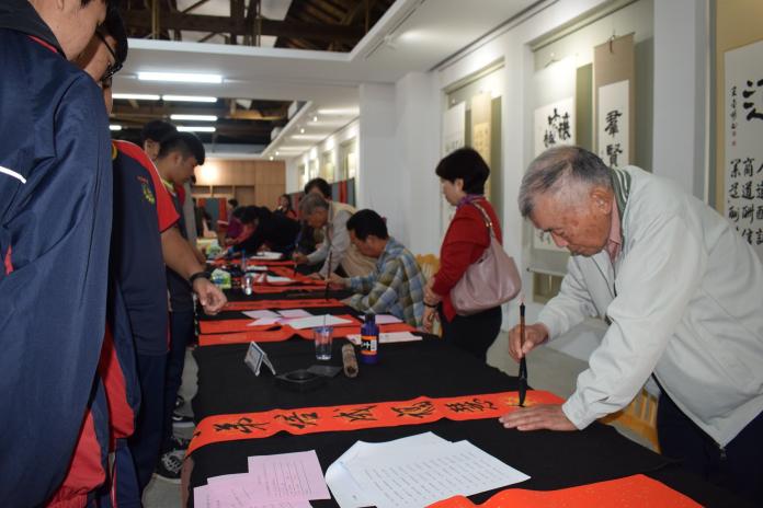 北港農工新年傳經典　書法名家揮毫迎福鼠