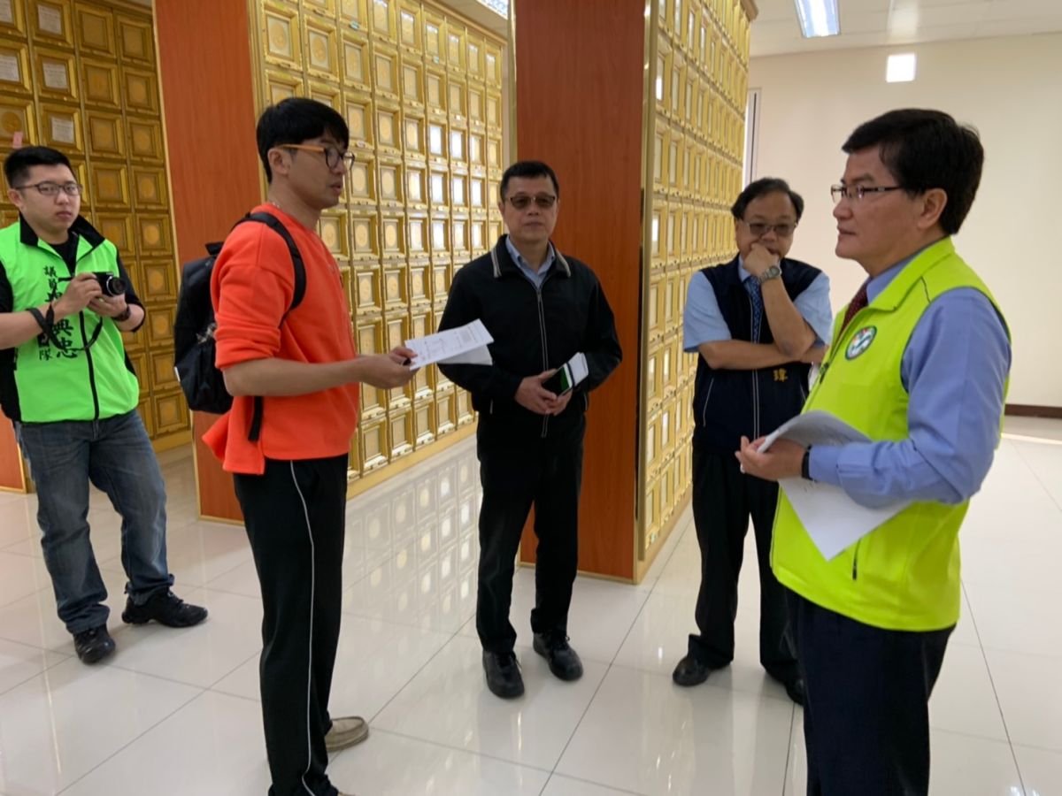 ▲議員楊典忠要求市府民政局應該儘速裝設新櫃位，讓往生祖先可以安息。(圖／柳榮俊翻攝2020.1.3)