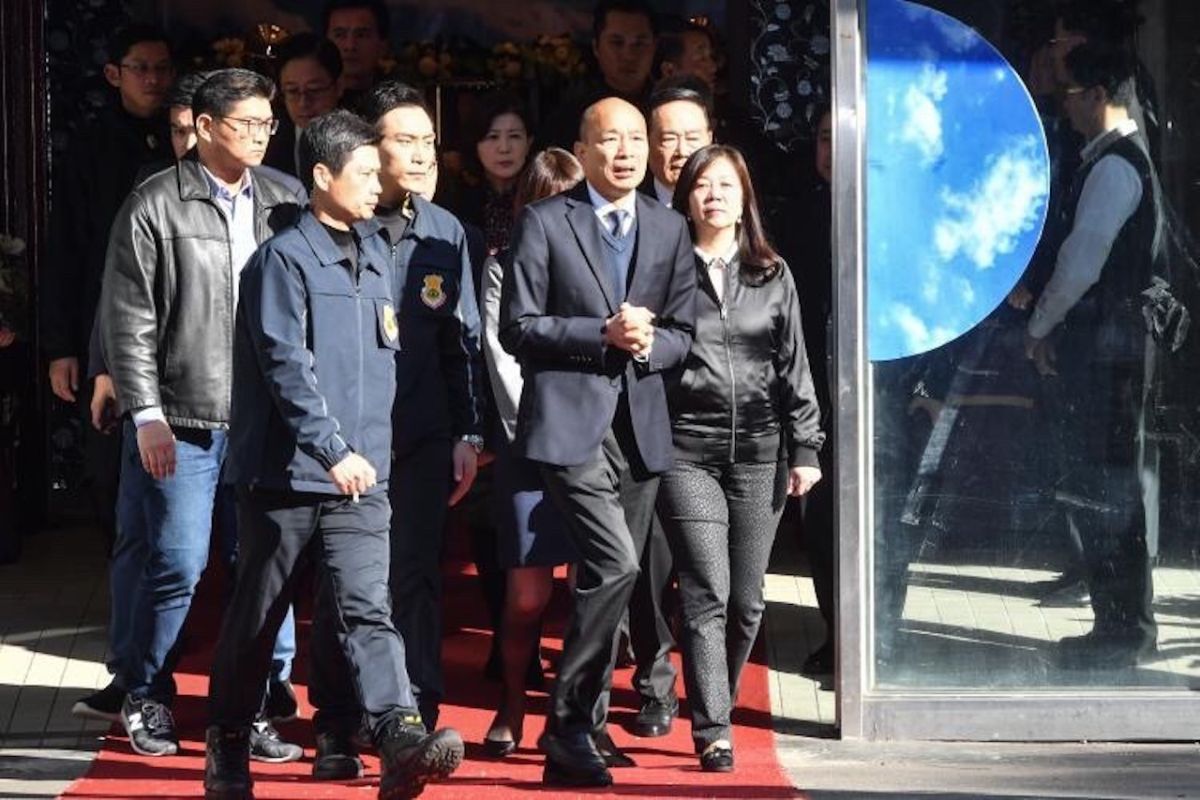 ▲國民黨總統候選人韓國瑜3日下午前往三總悼念黑鷹事故罹難者。（圖／記者葉政勳攝, 2020.1.3）