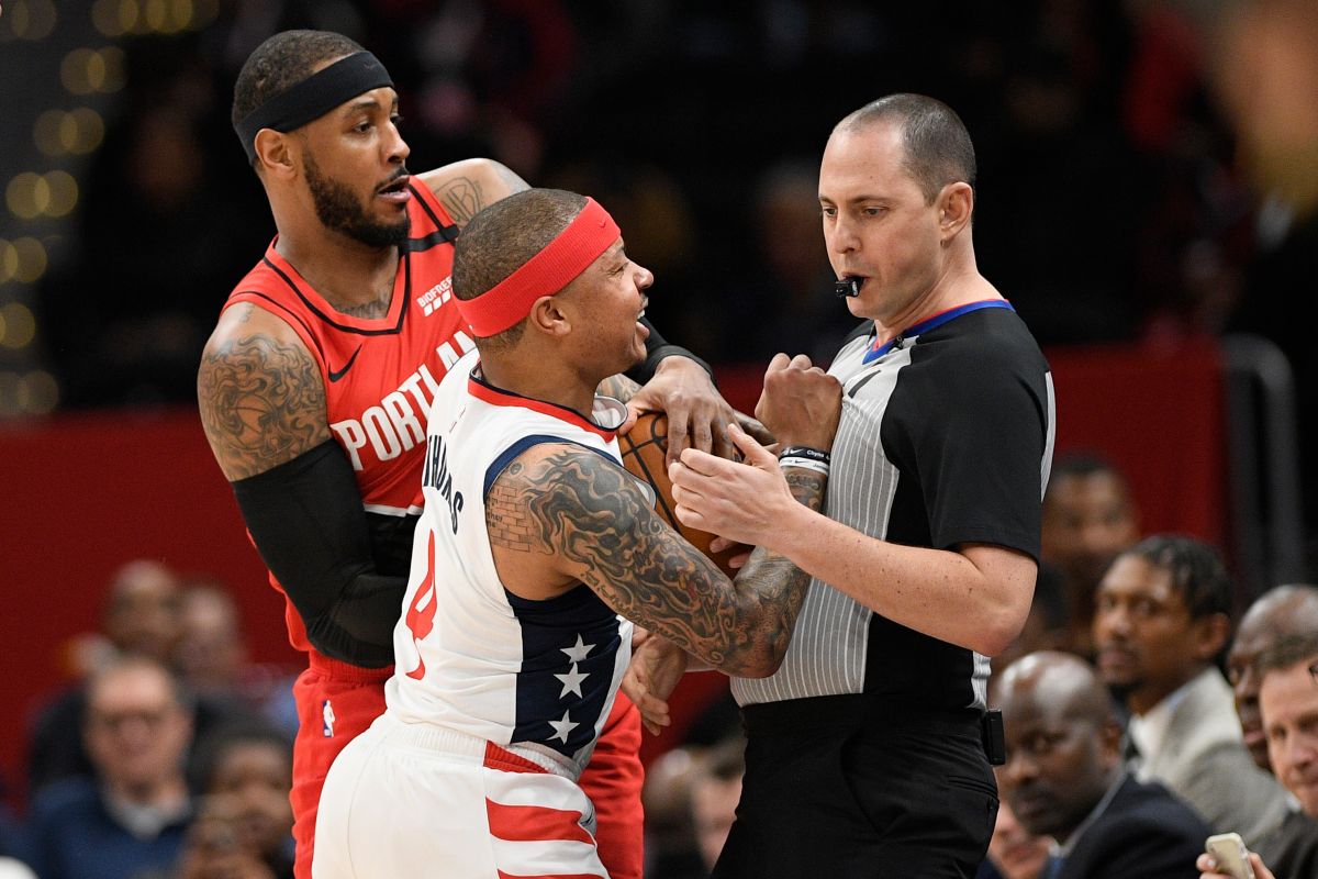 ▲「矮湯」Isaiah Thomas動手推裁判遭驅逐出場。（圖／美聯社／達志影像）