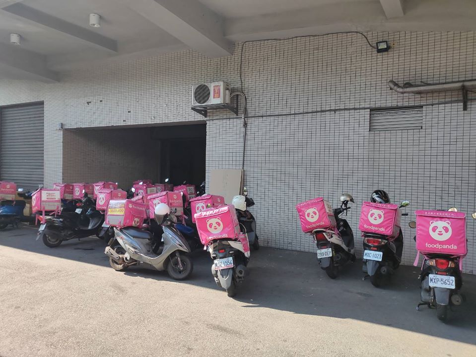 ▲有民眾控訴，自己點餐等了2個小時都還沒拿到，一問外送員才得知其中「真相」。示意圖於內文無關。（圖／翻攝靠北熊貓）