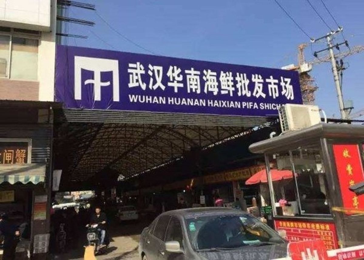 ▲爆發不明原因肺炎的武漢華南市場。（圖／翻攝自《香港 01 》）