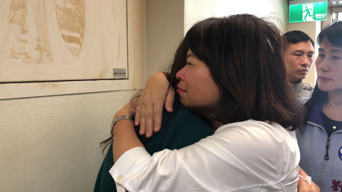 嘉義市長黃敏惠承諾幫助孩子走出傷痛。〔圖／嘉市府提供2020.01.04〕