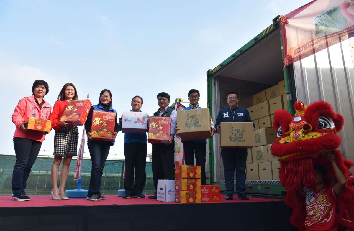 ▲在西螺鎮宜捷威大型蔬果理集貨場興建籌備處舉行蔬菜外銷封櫃儀式。（圖／記者洪佳伶攝 ,2020.01.04）