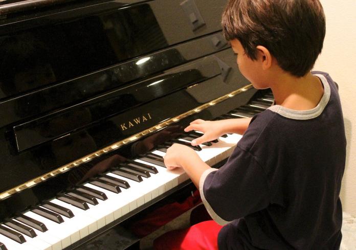 ▲台北市超優秀的國小兄妹，從4歲時就開始學鋼琴，屢在知名比賽中榜上有名。（示意圖／取自Pixbaby）