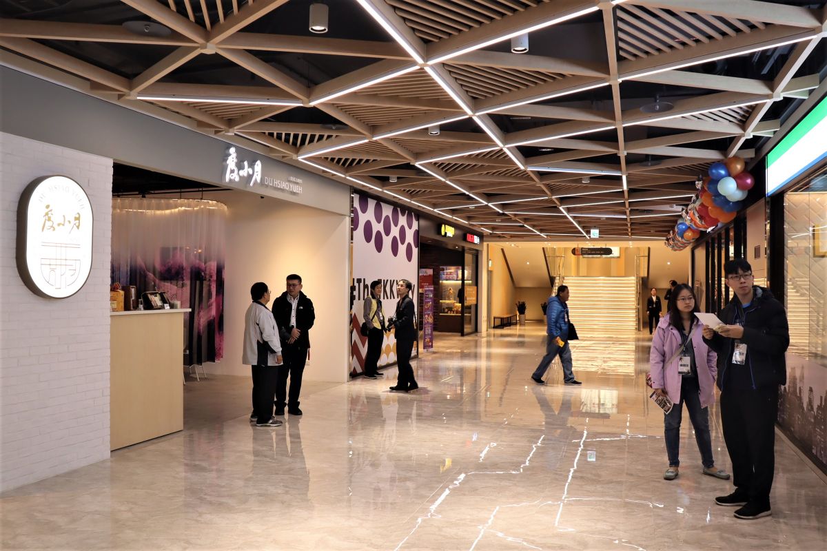 ▲三號港美食街將於6日開始正式營運，業者全新打造近400坪的餐飲空間，邀請迴轉壽司「爭鮮」等知名連鎖餐飲品牌進駐。（圖／記者張塵攝，2020.01.05）