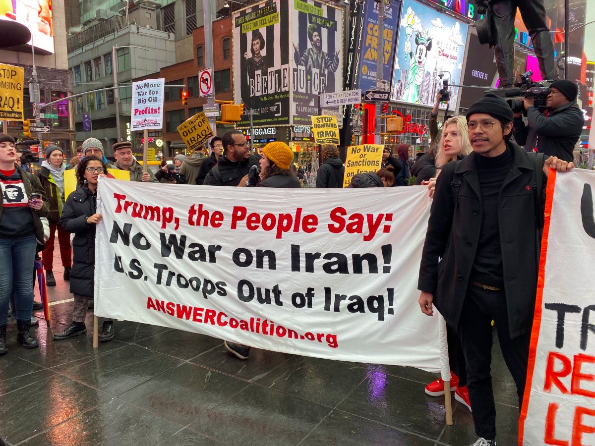 ▲ 4 日於紐約時代廣場的抗議民眾。（圖／美聯社／達志影像）
