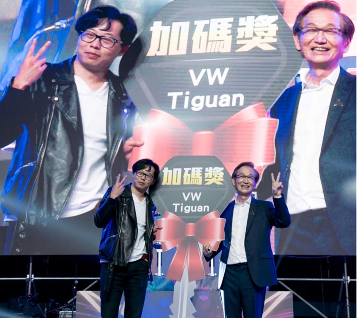 ▲距離農曆春節還有兩周多，電子業尾牙陸續登場，除了有抽汽車的，還有人人有獎，也有專屬眷屬的現金獎。圖為華碩尾牙抽汽車現場。（圖／華碩提供）