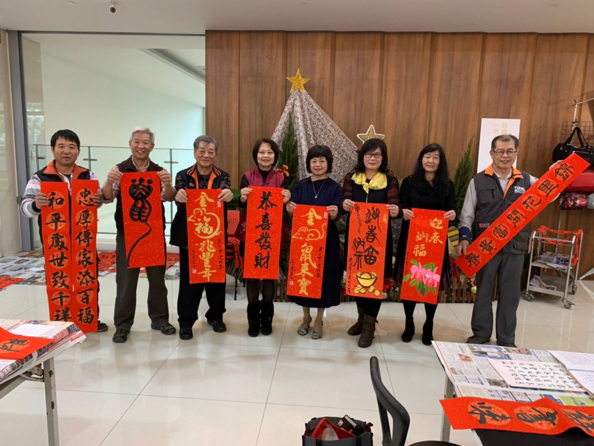 ▲雲林基督教醫院與雲林縣癲癇之友協會共同舉辦春聯義賣活動。（圖／記者洪佳伶攝 ,2020.01.06）