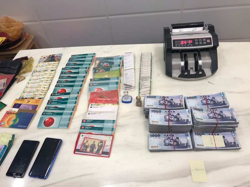 ▲警方查扣詐騙集團相關証物 （圖／警方提供）