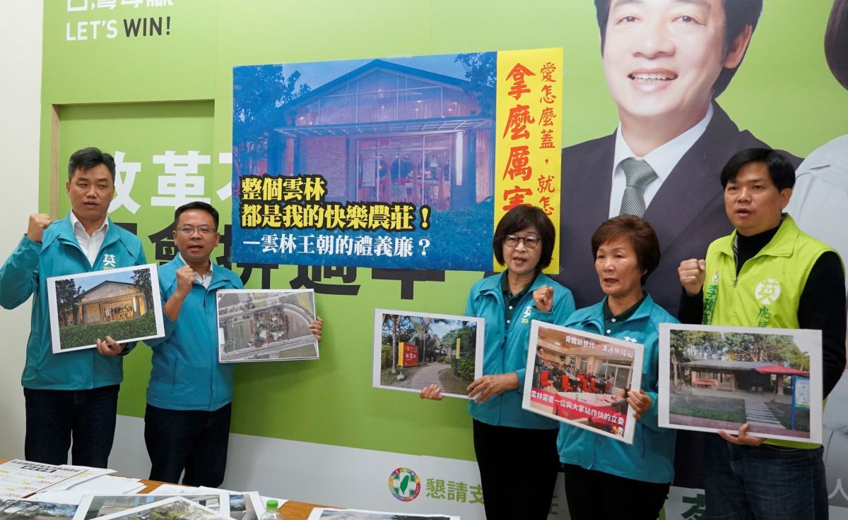 ▲蘇治芬與總召黃淑玲、議員邱世文、蔡岳儒及代表李政峰公開指責張嘉郡及其家族違法在農地上濫墾開餐廳。（圖／記者蘇榮泉攝，2020.01.06）