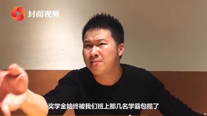 ▲火鍋店老闆李江表示，他過去就是一名學渣，因此自己有能力時希望能鼓勵學生們。（圖／翻攝青蕉視頻微博）