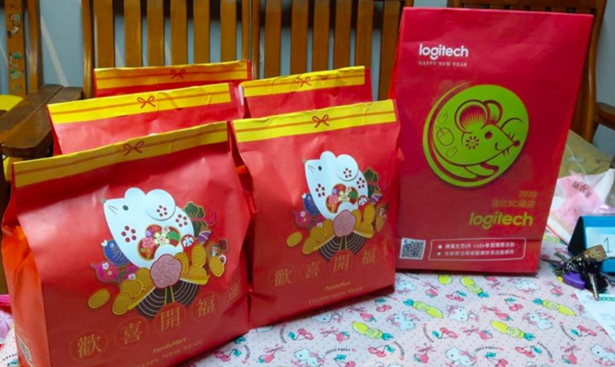 ▲網友分享友人到超商買福袋，卻中獎名牌零錢包。（示意圖非當事福袋／翻攝爆廢公社二館）