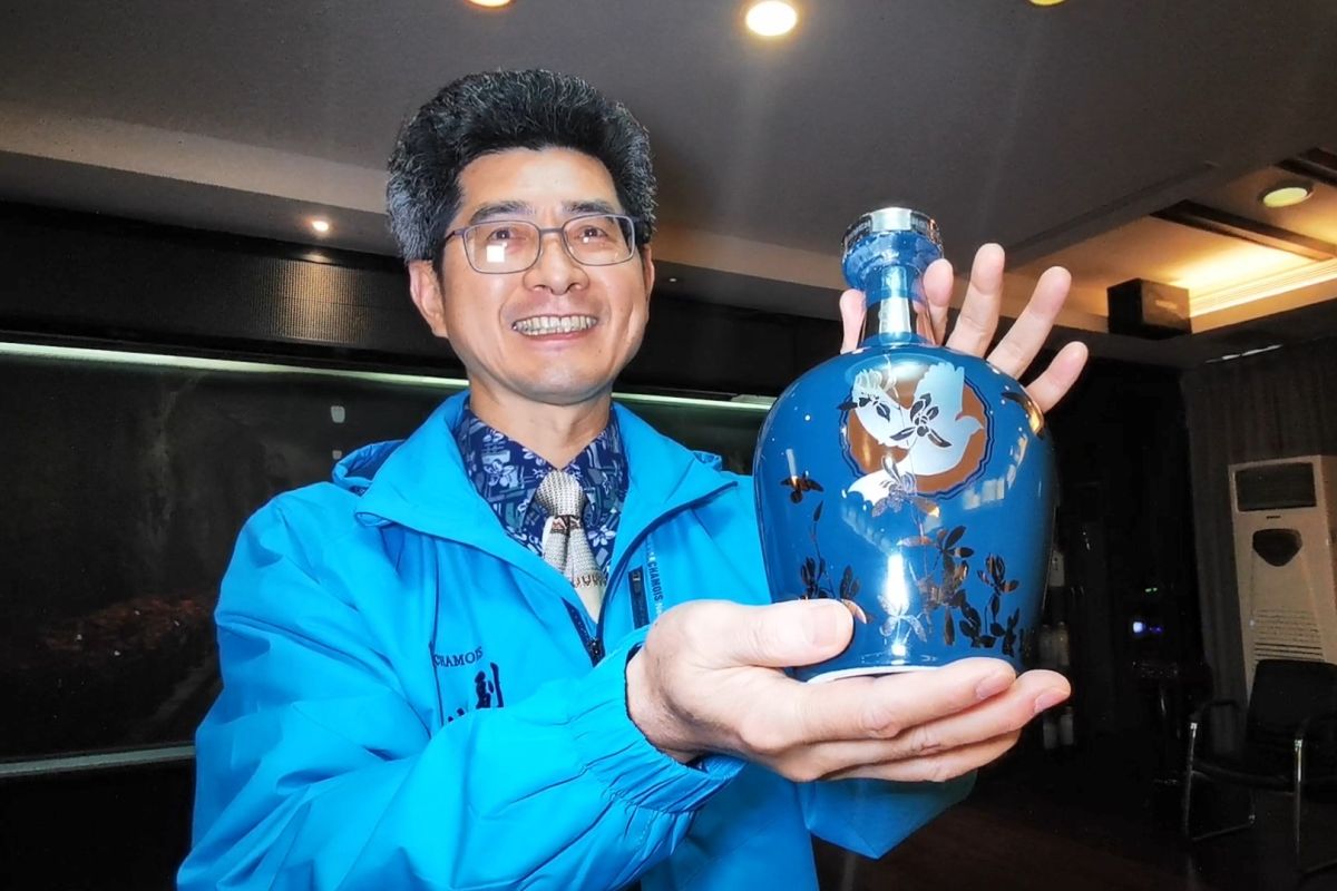 ▲金門人年前大紅包，免費獲贈市價2千元「古寧頭戰役紀念酒」1瓶。（圖／蔡若喬攝, 2020.01.07）