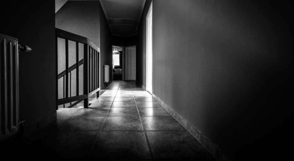 ▲一名女網友分享放學與同學玩筷仙的故事。（圖／翻攝靈異公社）