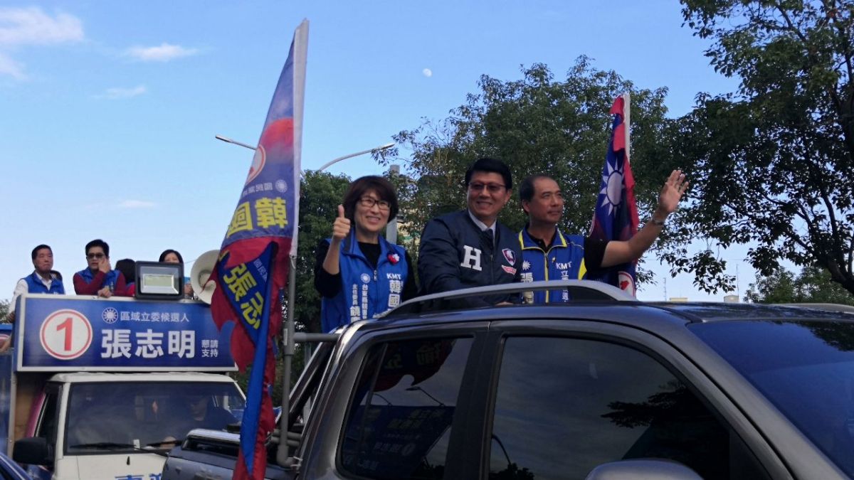 ▲國民黨台南市議員謝龍介今下午來到台東為提名立委候選人張志明站台，謝龍介本土又親切的形象，贏得台東鄉親歡迎。（圖／張志明服務處提供）