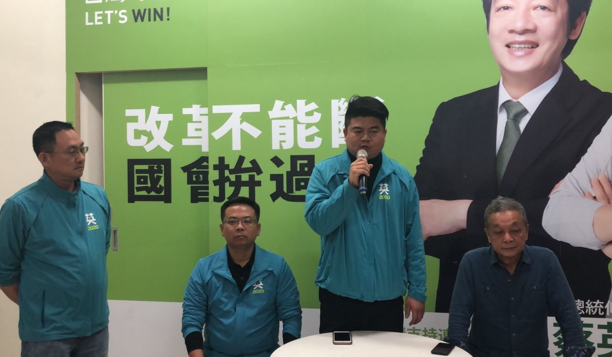 ▲縣黨部前主委許根尉、縣議員蔡岳儒、褒忠鄉長陳建名、褒忠鄉秘書蘇昆隆等公開譴責選舉暴力。（圖／記者蘇榮泉攝，2020.01.08）