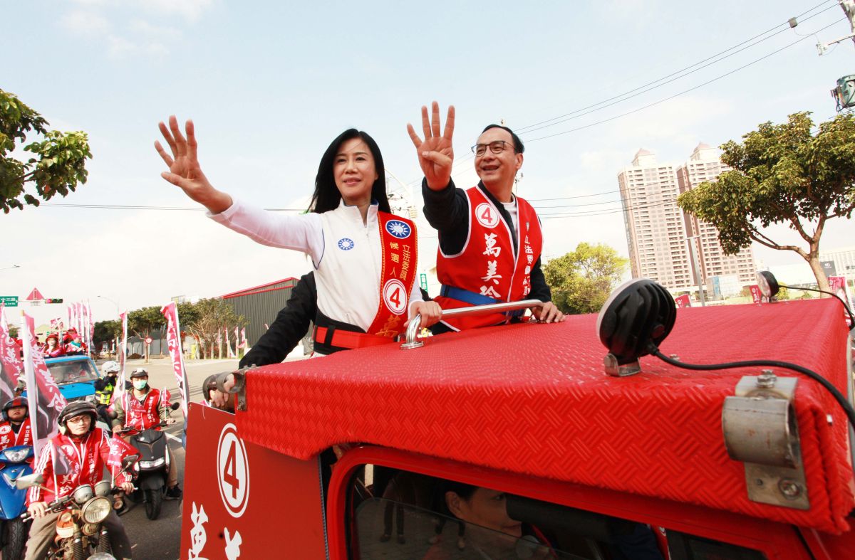 ▲朱立倫今天回家鄉陪萬美玲車隊掃街。（圖／記者李春台攝, 2020.01.08）