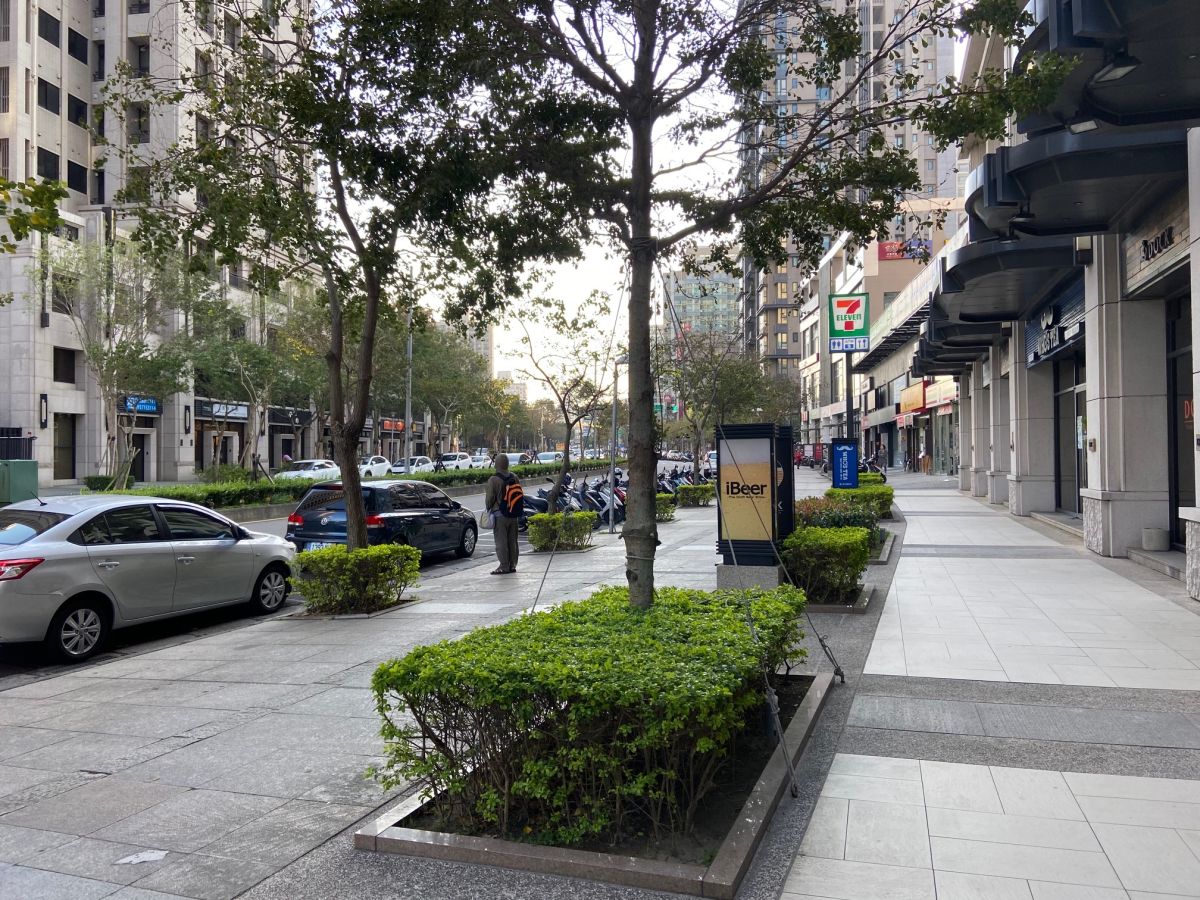 ▲關埔重劃區內的關新路段去年某家店面交易，屋主獲利近3千萬元。（圖／信義房屋提供） 