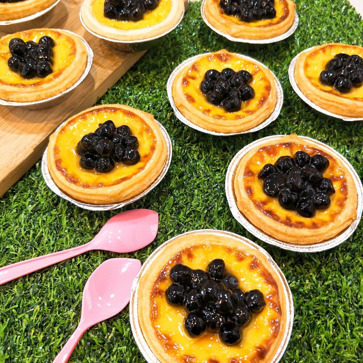 ▲連蛋塔都淪陷？珍珠風暴神延燒，食客一口咬下：味道超狂。（示意圖／翻攝自臉書）